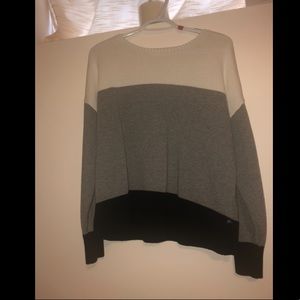 Long sleeve sweater, tri color